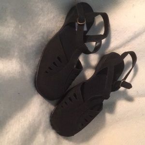 NWT, 6.5M easy spirit closed toe suede sandals.